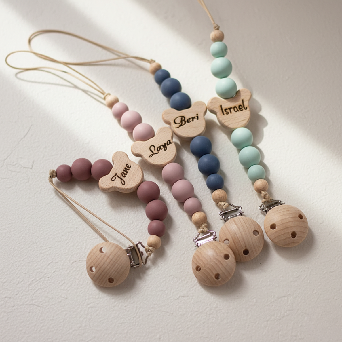 Attache-tétine personnalisable en bois et silicone